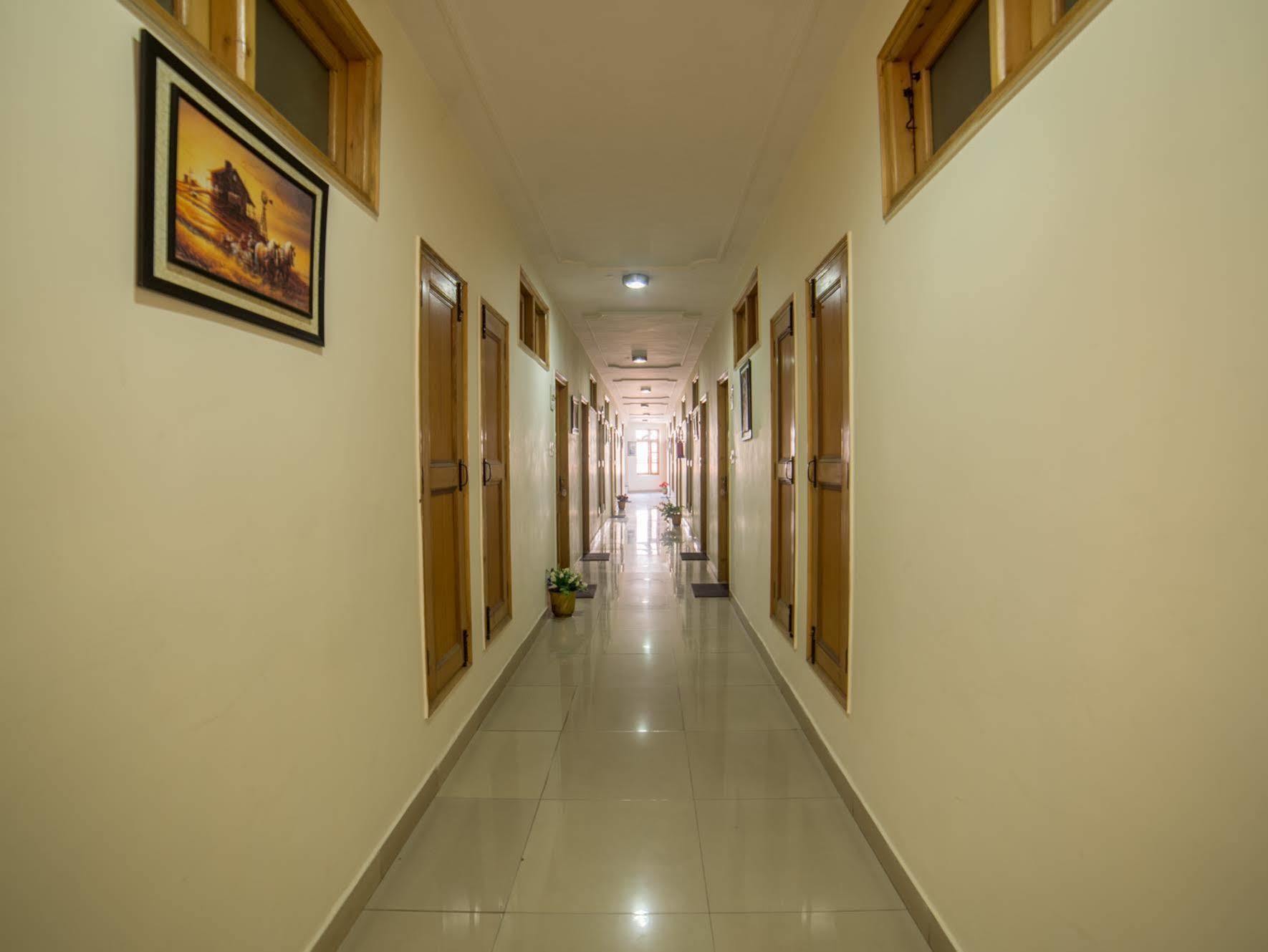Hotel Satkar Residency - Riverside Old Manali Екстер'єр фото