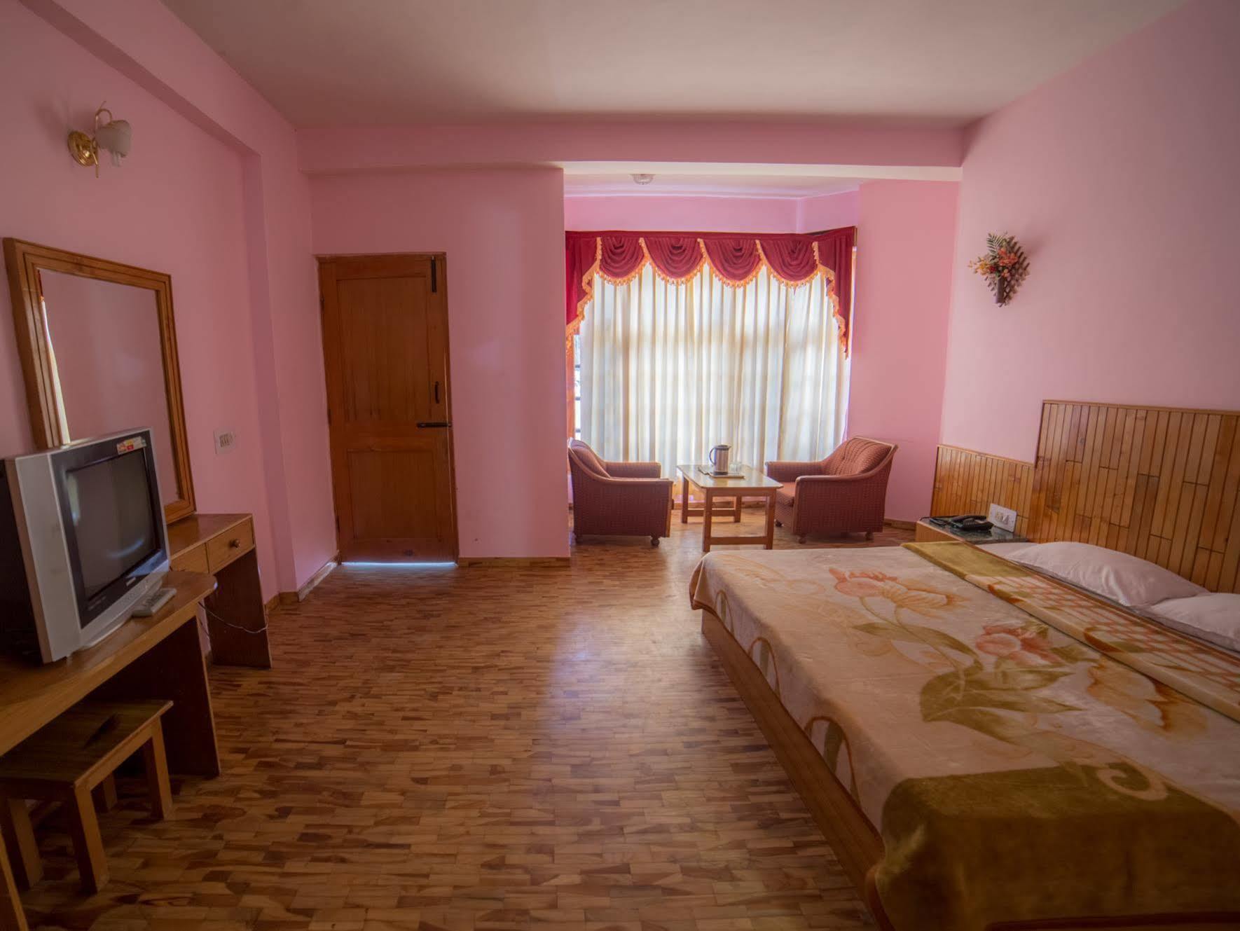Hotel Satkar Residency - Riverside Old Manali Екстер'єр фото